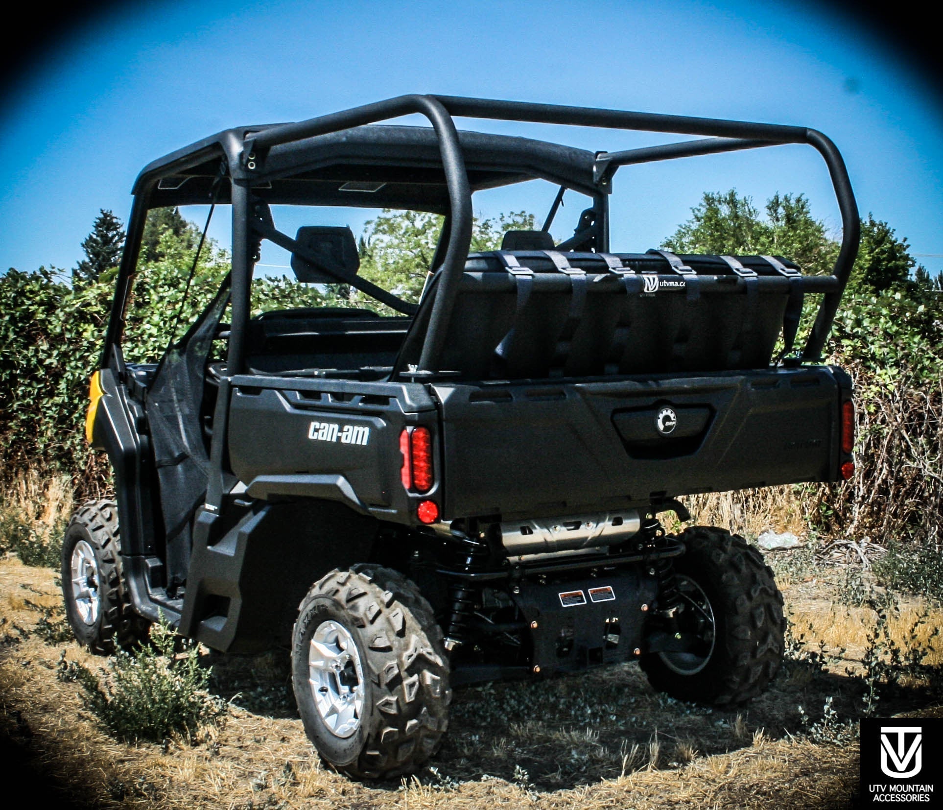 Defender Backseat and Roll Cage Kit (2016+) - Backseat and Roll Cage