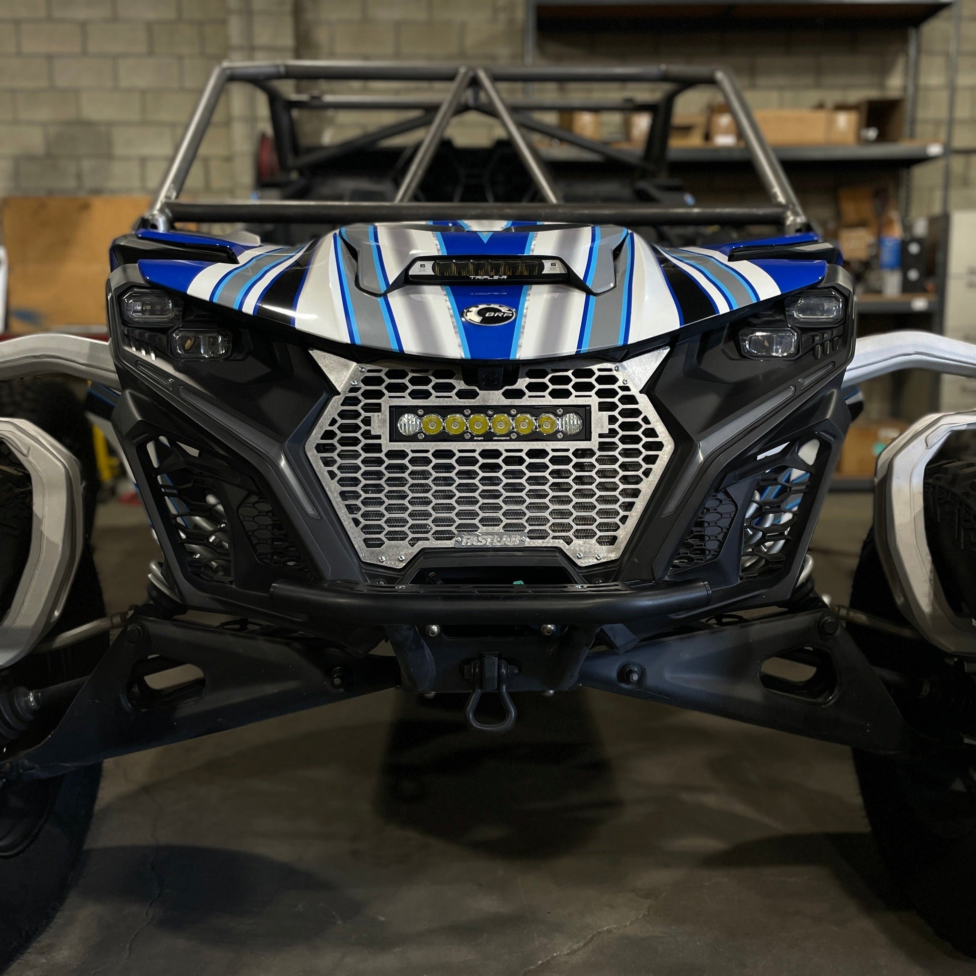 FastLab Can-am Maverick R Grill with S8 Light Bar - LIghting