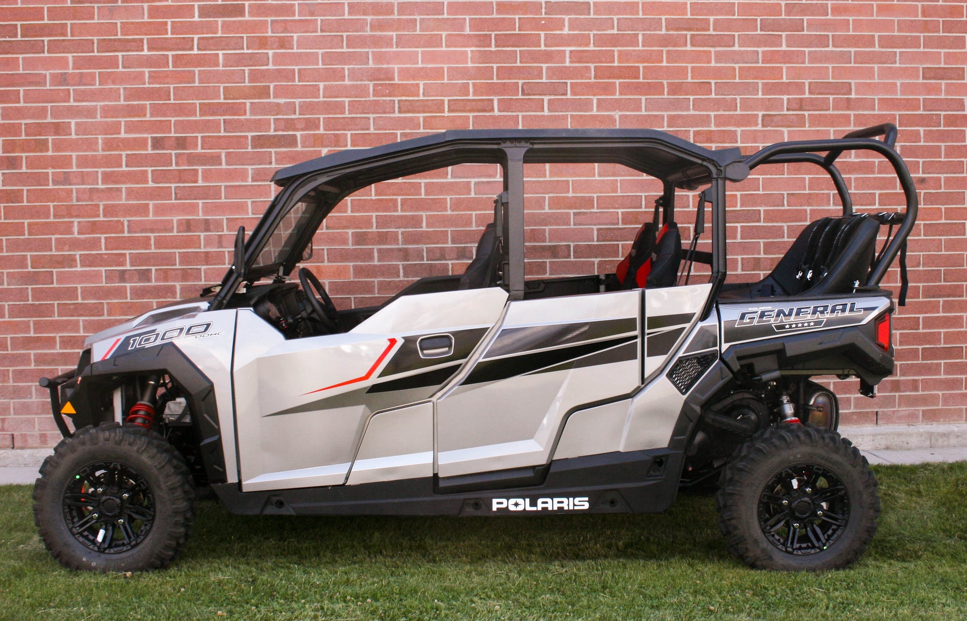 General 4 Backseat and Roll cage Kit (2016+) - Backseat and Roll Cage