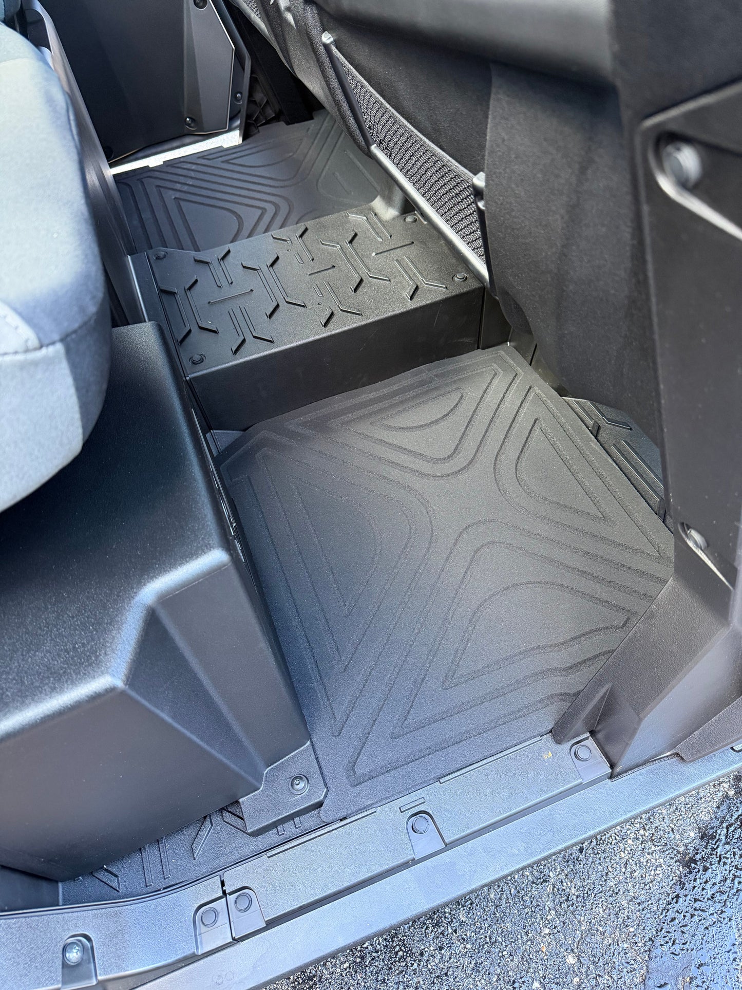 Kawasaki RiDGE HD 9mm Rubber Mats (2024 - current) - 4 Door Crew Floor with Sub / XTREAM WAVE Design (Most Popular)