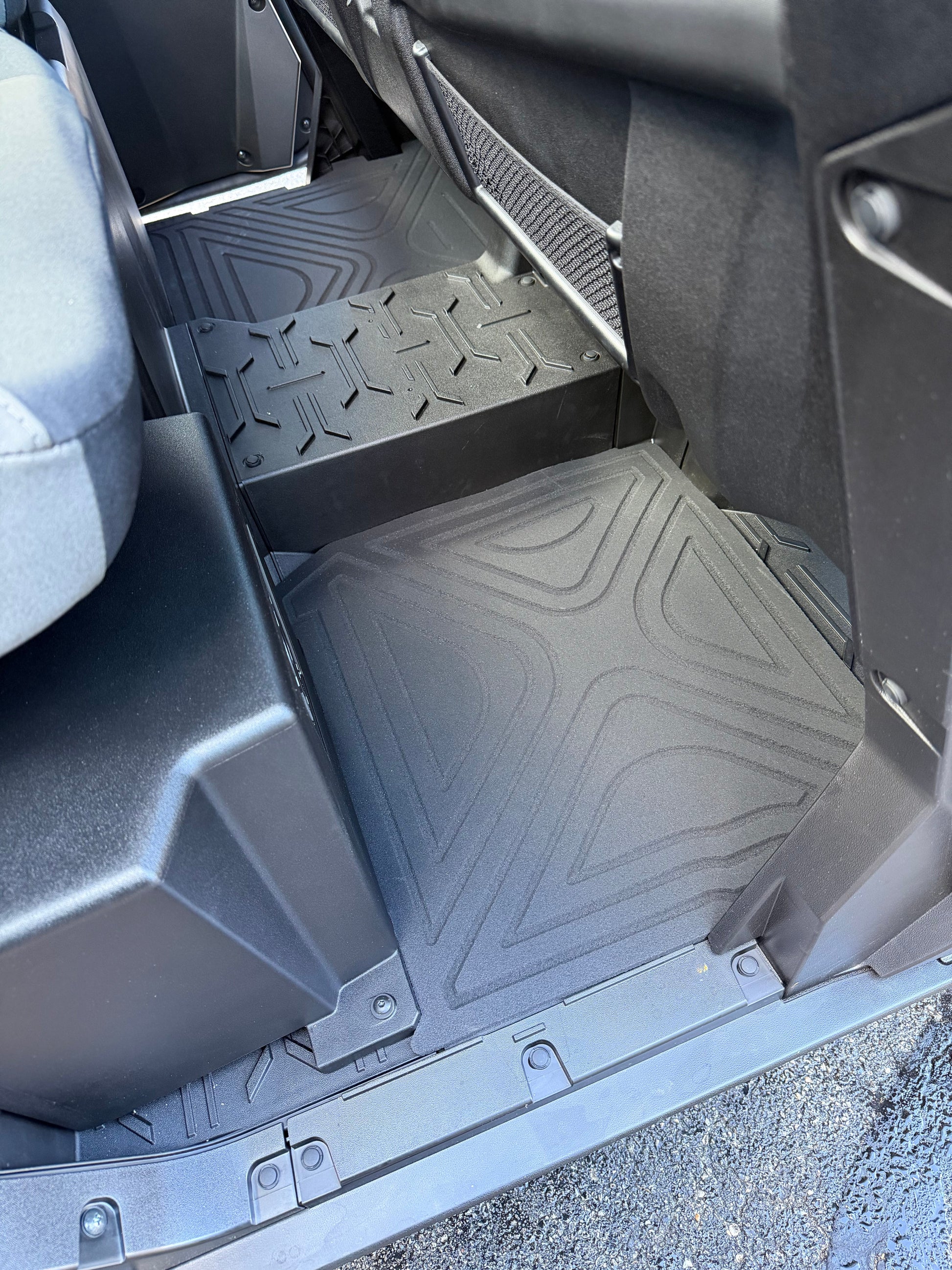 Kawasaki RiDGE HD 9mm Rubber Mats (2024 - current) - 4 Door Crew Floor with Sub / XTREAM WAVE Design (Most Popular)