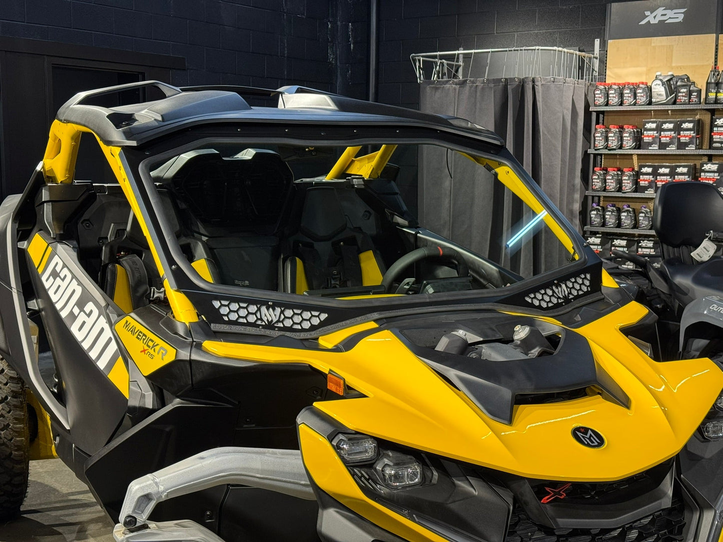 Maverick ’R’ Vented Glass Windshield with Wipers - Glass Front Windshield