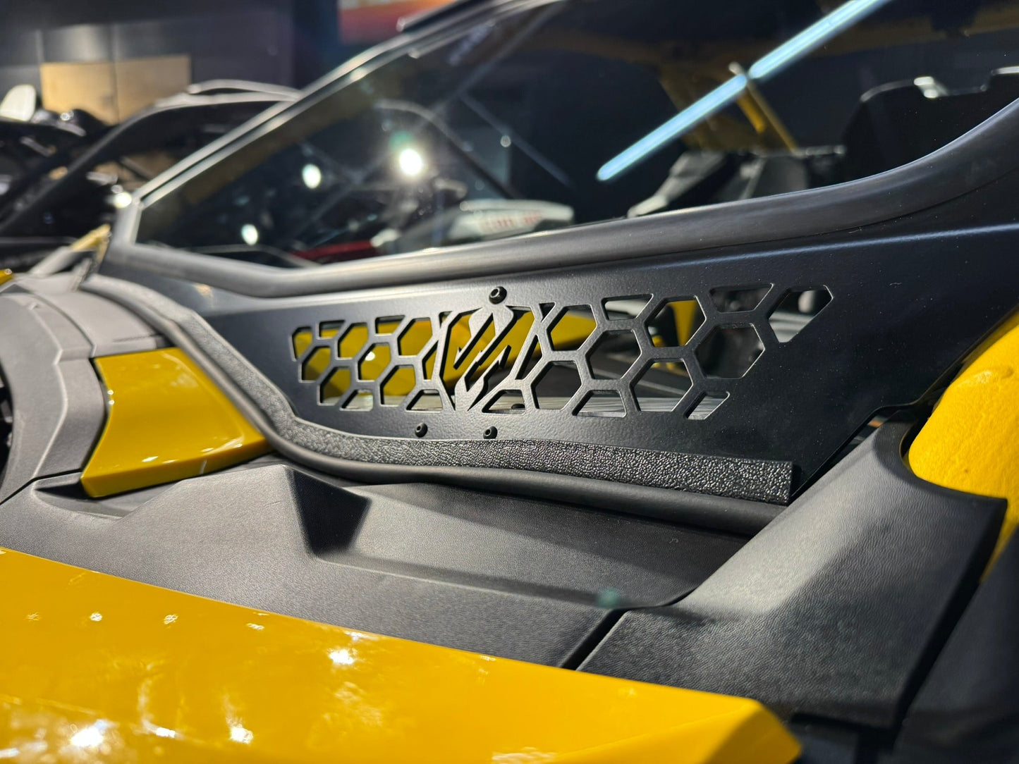 Maverick ’R’ Vented Glass Windshield with Wipers - Glass Front Windshield