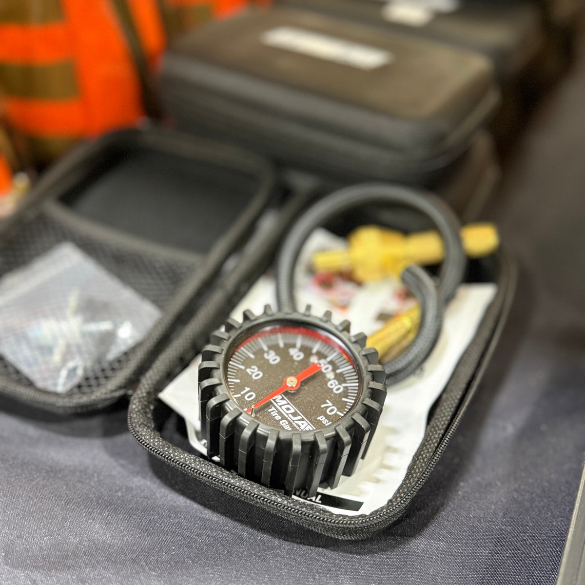 Tire Deflator / Pressure Gauge - Tool