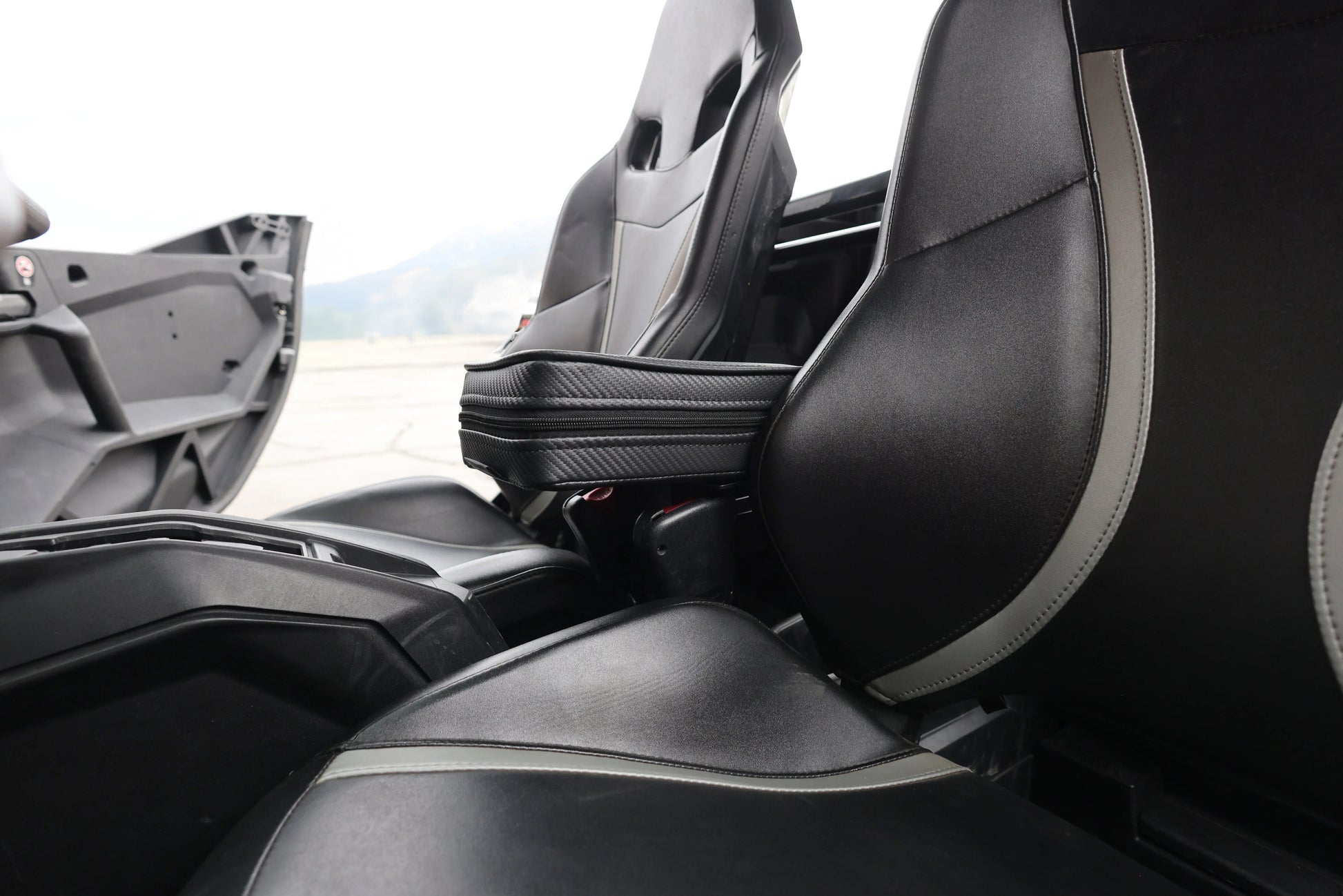 UTVMA Maverick R MAX Front or Rear Armrest with Bracket (2025+) - Arm Rest