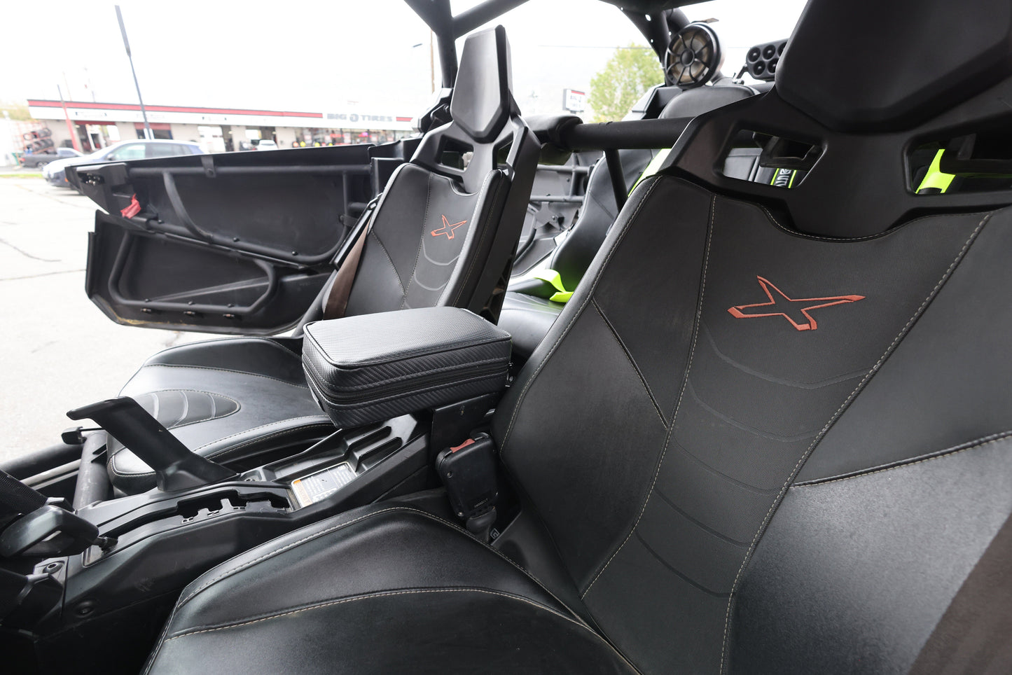 UTVMA Maverick X3 MAX Armrest with Bracket (2017+) - Arm Rest